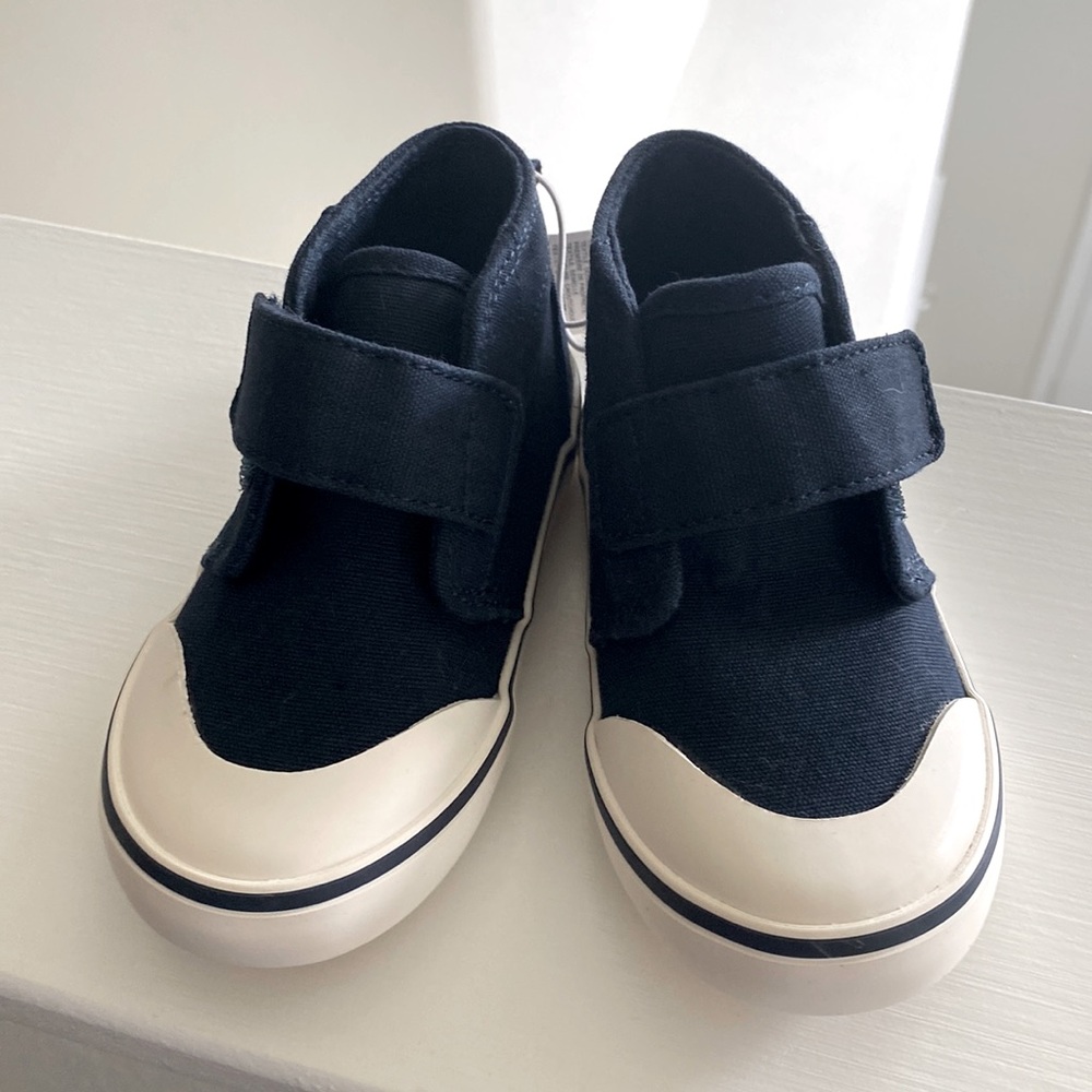 New with tags~ toddler old navy high top sneaker